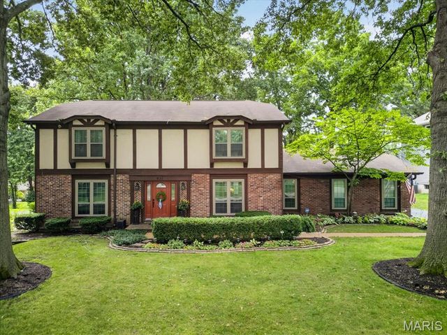 631 Golfview Drive, Ballwin, MO 63011