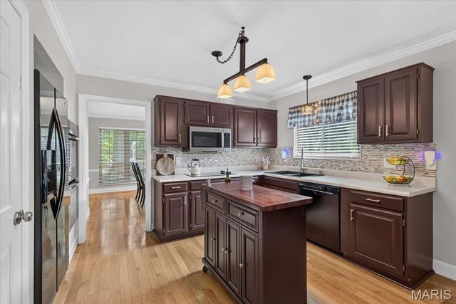 631 Golfview Drive, Ballwin, MO 63011