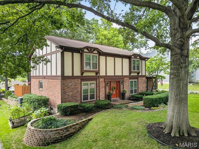 631 Golfview Drive, Ballwin, MO 63011