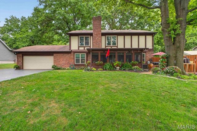 631 Golfview Drive, Ballwin, MO 63011
