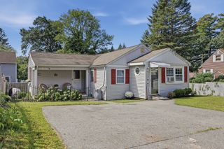 68 Hilltop Road, Dracut, MA 01826