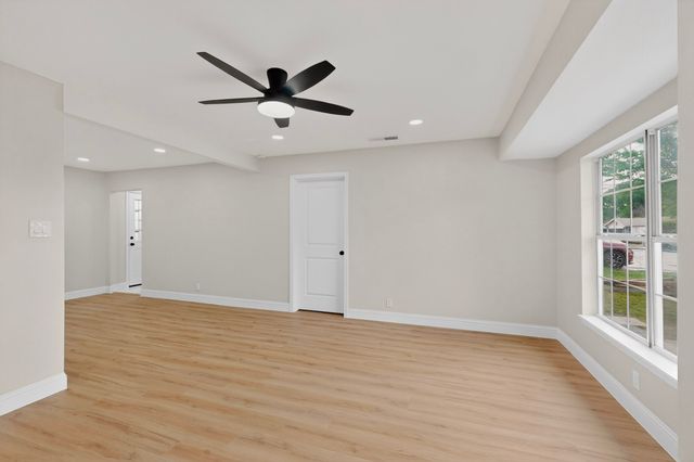 930 Shawnee Trace, Grand Prairie, TX 75051