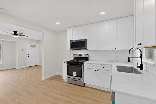 930 Shawnee Trace, Grand Prairie, TX 75051