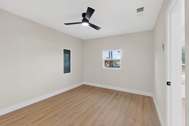 930 Shawnee Trace, Grand Prairie, TX 75051