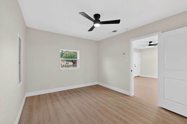 930 Shawnee Trace, Grand Prairie, TX 75051