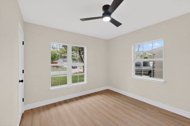 930 Shawnee Trace, Grand Prairie, TX 75051