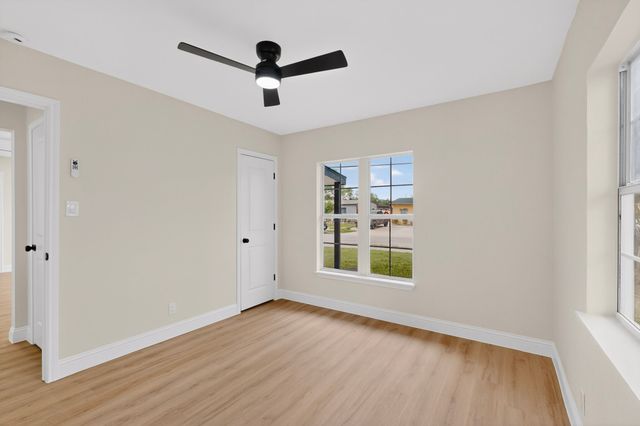 930 Shawnee Trace, Grand Prairie, TX 75051