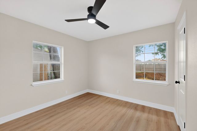 930 Shawnee Trace, Grand Prairie, TX 75051