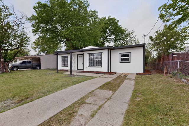 930 Shawnee Trace, Grand Prairie, TX 75051