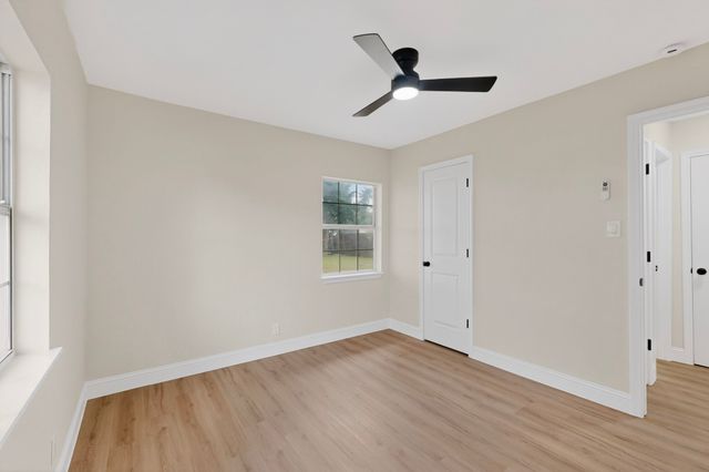 930 Shawnee Trace, Grand Prairie, TX 75051