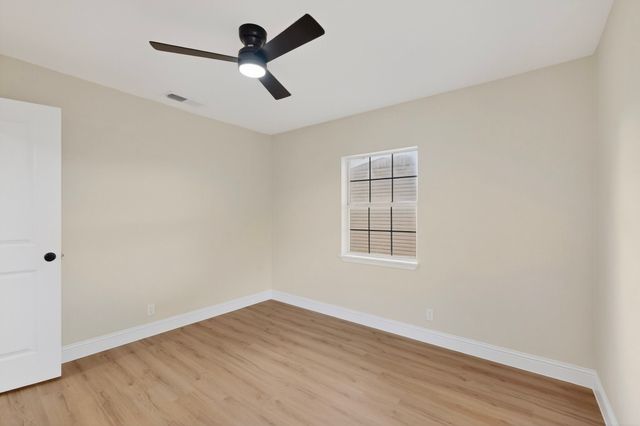 930 Shawnee Trace, Grand Prairie, TX 75051