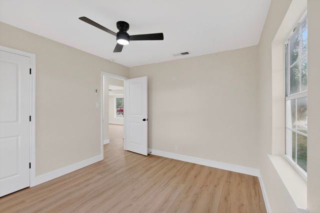 930 Shawnee Trace, Grand Prairie, TX 75051