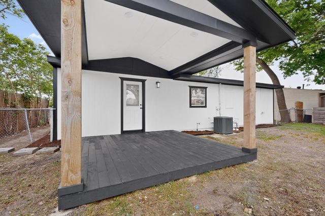 930 Shawnee Trace, Grand Prairie, TX 75051