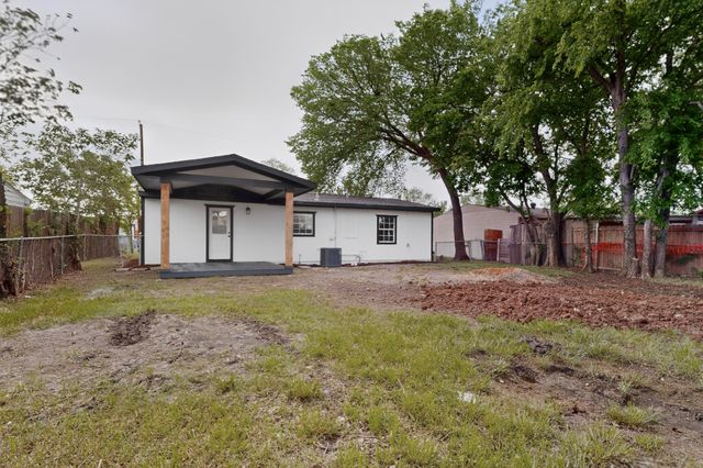 930 Shawnee Trace, Grand Prairie, TX 75051