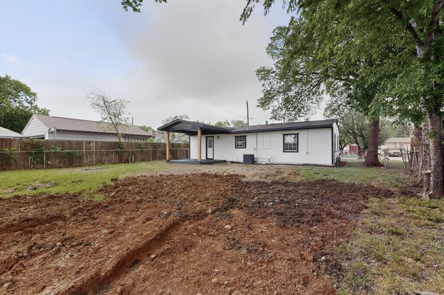 930 Shawnee Trace, Grand Prairie, TX 75051