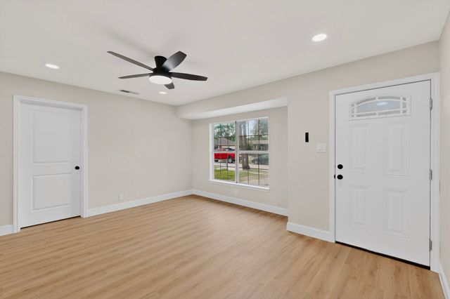 930 Shawnee Trace, Grand Prairie, TX 75051