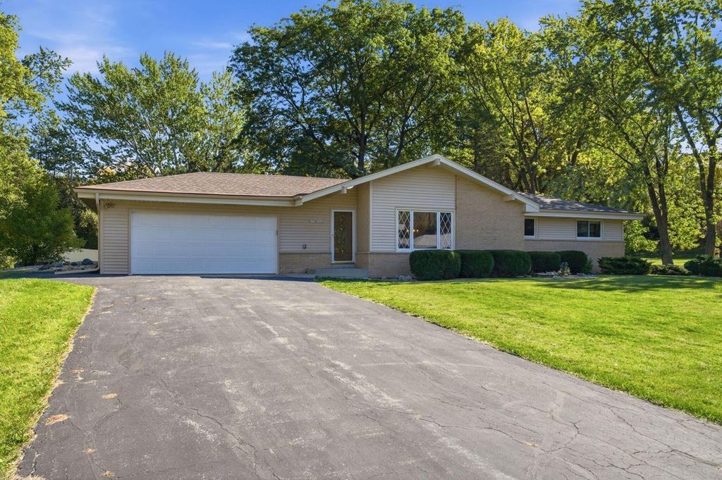 W173N7422 Joanne DRIVE, Menomonee Falls, WI 53051