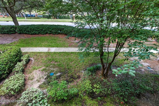 7800 POINT MEADOWS Drive 126, Jacksonville, FL 32256