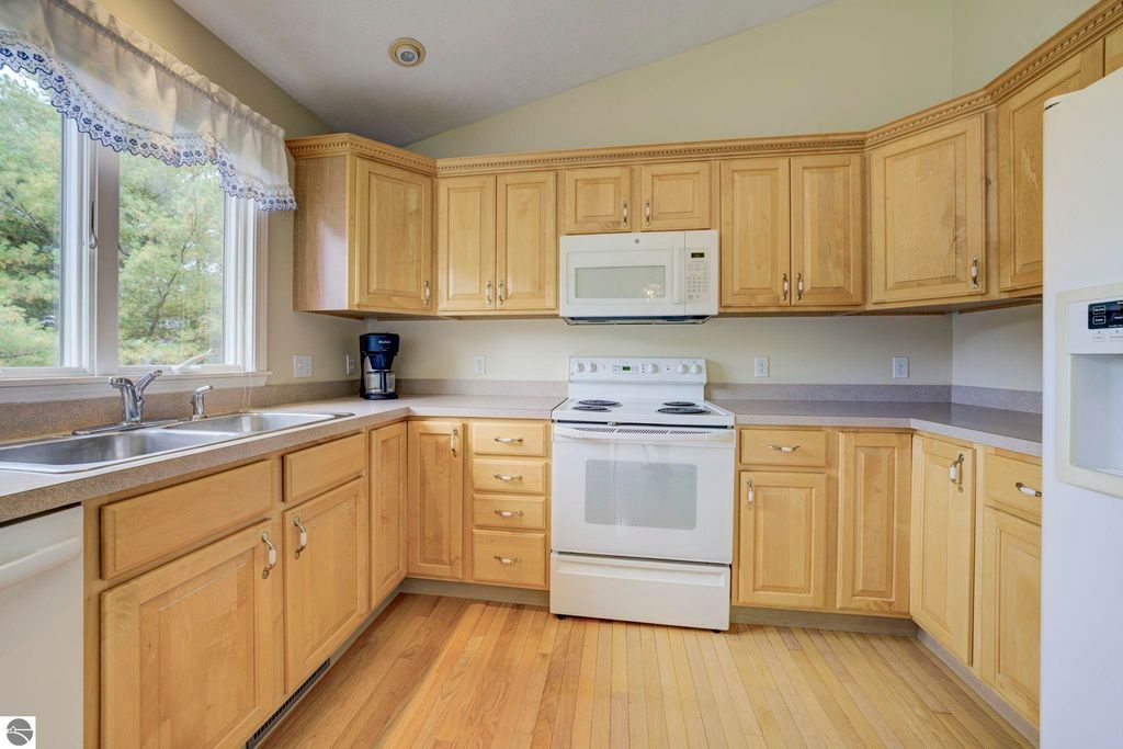 Image 12 of property listing at 11222 Blackman Road, Kingsley, MI 49649