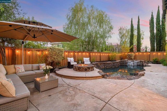 2261 Genoa St, Danville, CA 94506