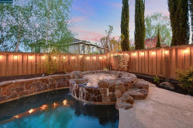 2261 Genoa St, Danville, CA 94506