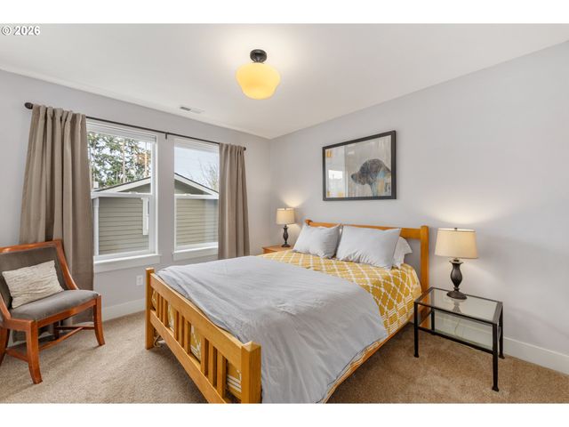 7406 N LEONARD St, Portland, OR 97203