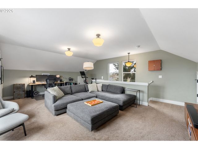 7406 N LEONARD St, Portland, OR 97203