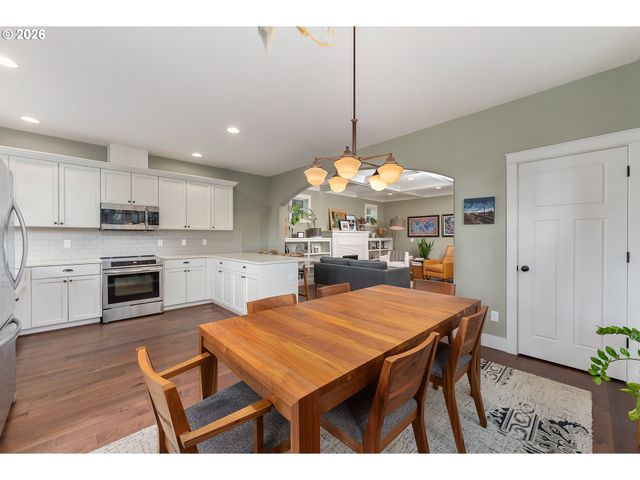 7406 N LEONARD St, Portland, OR 97203