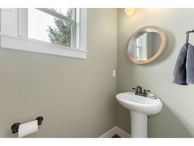 7406 N LEONARD St, Portland, OR 97203