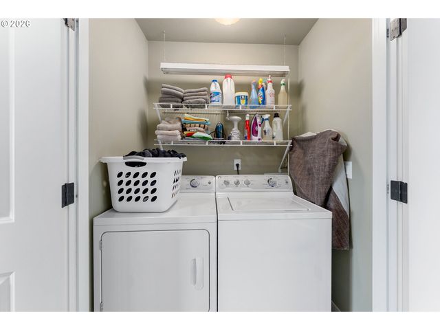 7406 N LEONARD St, Portland, OR 97203