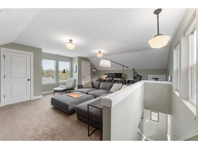 7406 N LEONARD St, Portland, OR 97203