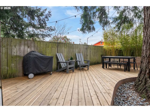 7406 N LEONARD St, Portland, OR 97203