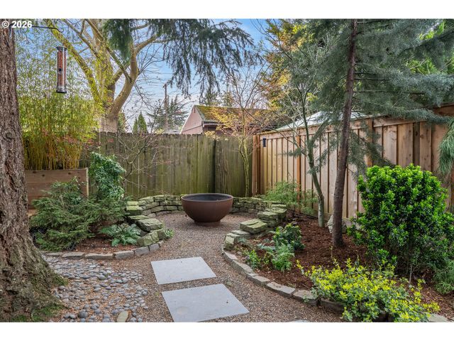 7406 N LEONARD St, Portland, OR 97203