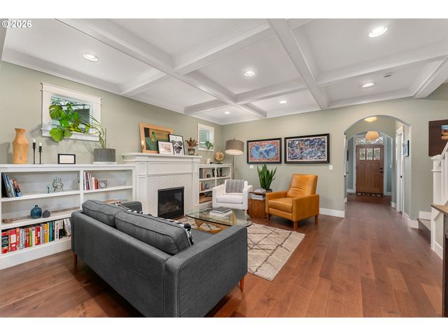 7406 N LEONARD St, Portland, OR 97203