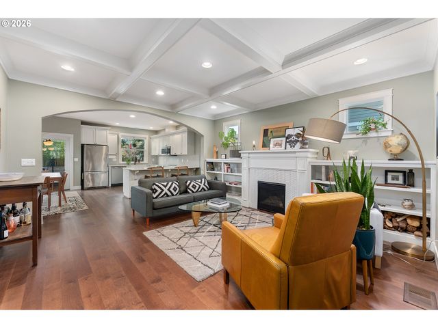 7406 N LEONARD St, Portland, OR 97203