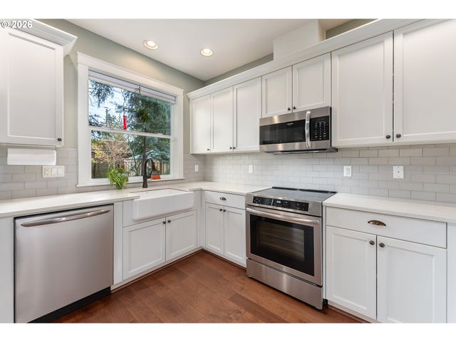 7406 N LEONARD St, Portland, OR 97203