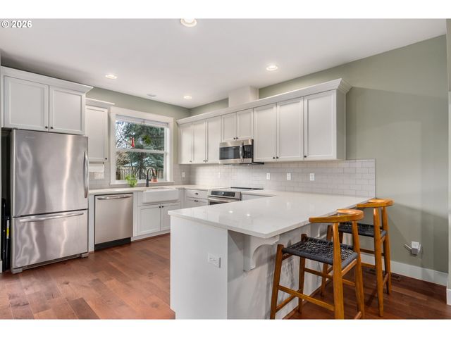 7406 N LEONARD St, Portland, OR 97203