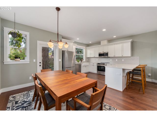 7406 N LEONARD St, Portland, OR 97203