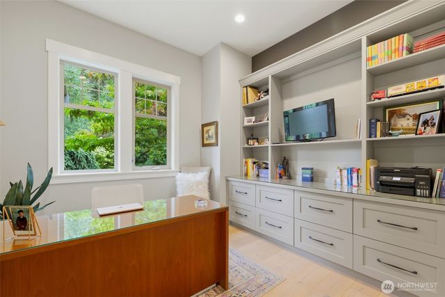 605 Hyak Way, Fox Island, WA 98333