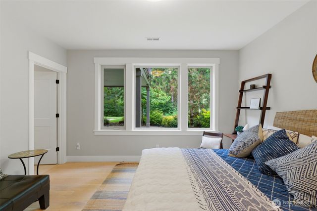 605 Hyak Way, Fox Island, WA 98333