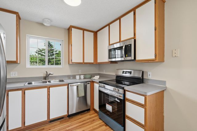 9062 Terra Verde Trail, Eden Prairie, MN 55347