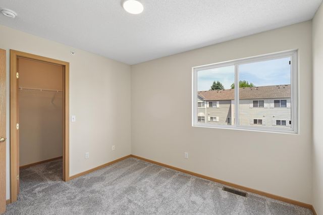 9062 Terra Verde Trail, Eden Prairie, MN 55347