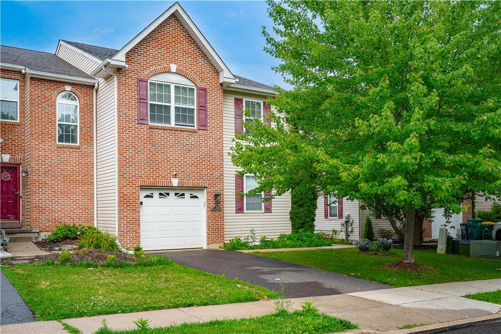 7073 Hunt Drive, Lower Macungie Twp, PA 18062