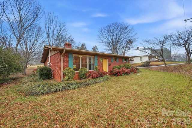 140 29th Avenue Drive NW, Hickory, NC 28601