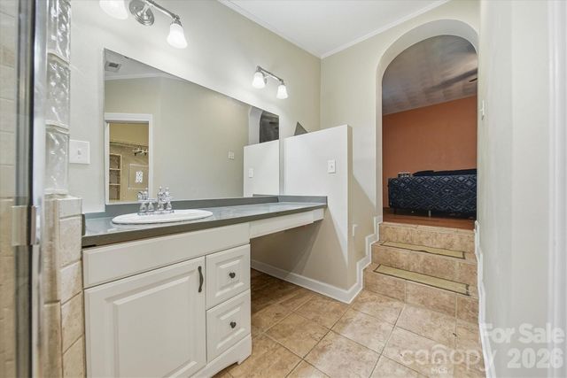 140 29th Avenue Drive NW, Hickory, NC 28601