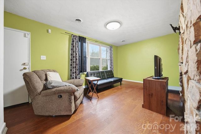 140 29th Avenue Drive NW, Hickory, NC 28601