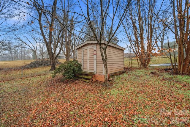 140 29th Avenue Drive NW, Hickory, NC 28601