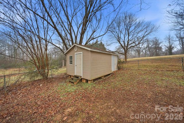 140 29th Avenue Drive NW, Hickory, NC 28601