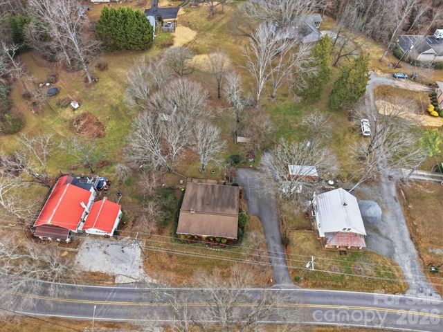 140 29th Avenue Drive NW, Hickory, NC 28601