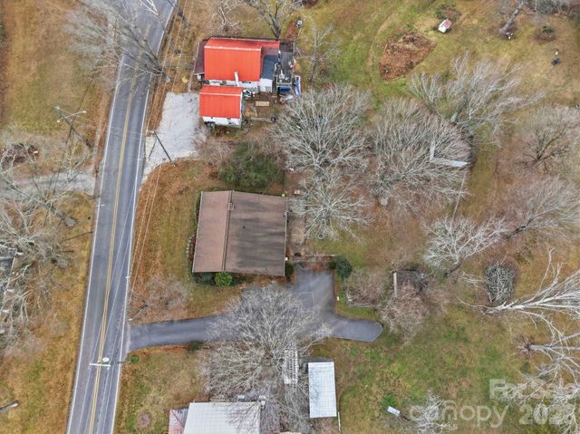 140 29th Avenue Drive NW, Hickory, NC 28601